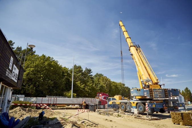 Żelbetowe pomosty ustawione w Porcie Jachtowym w Gdańsku [WIDEO, FOTO]-GospodarkaMorska.pl