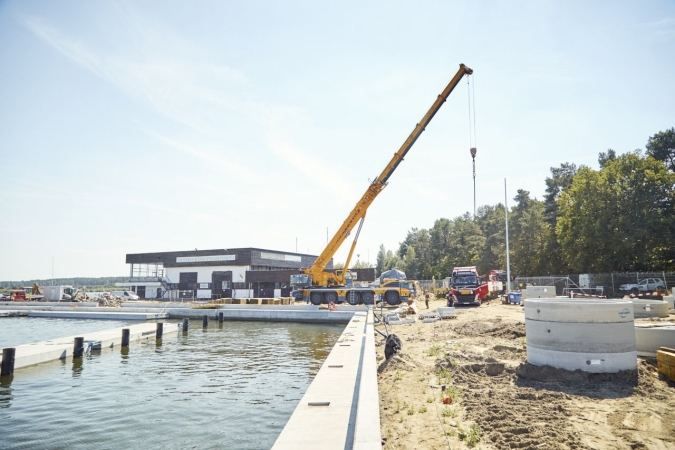 Żelbetowe pomosty ustawione w Porcie Jachtowym w Gdańsku [WIDEO, FOTO]-GospodarkaMorska.pl