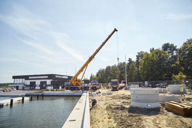 Żelbetowe pomosty ustawione w Porcie Jachtowym w Gdańsku [WIDEO, FOTO]-GospodarkaMorska.pl