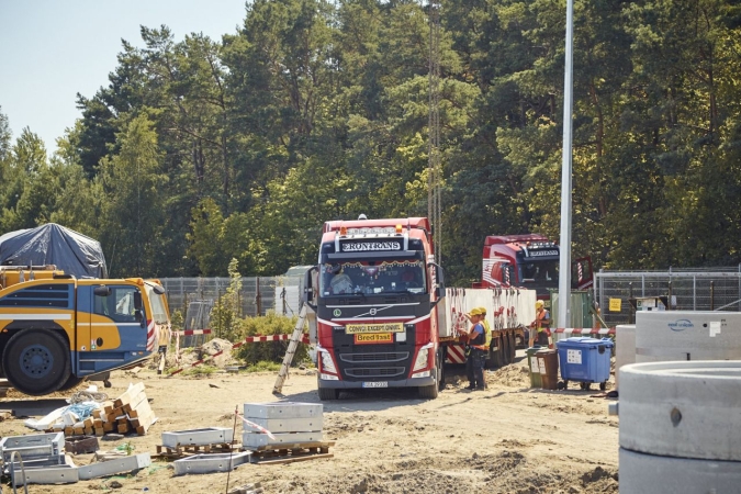 Żelbetowe pomosty ustawione w Porcie Jachtowym w Gdańsku [WIDEO, FOTO]-GospodarkaMorska.pl