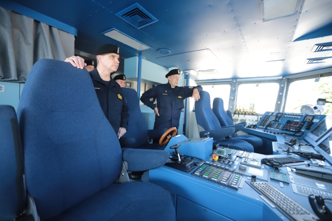 Niszczyciel Albatros już w Porcie Wojennym w Gdyni [ZDJĘCIA]-GospodarkaMorska.pl