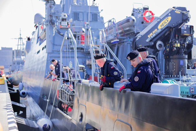 Niszczyciel Albatros już w Porcie Wojennym w Gdyni [ZDJĘCIA]-GospodarkaMorska.pl