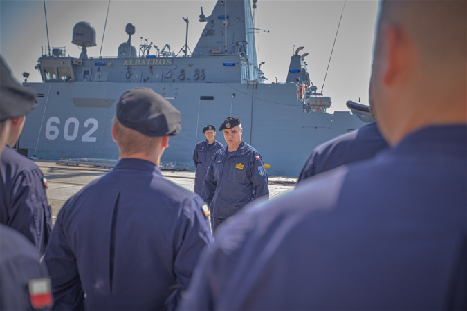 Niszczyciel Albatros już w Porcie Wojennym w Gdyni [ZDJĘCIA]-GospodarkaMorska.pl