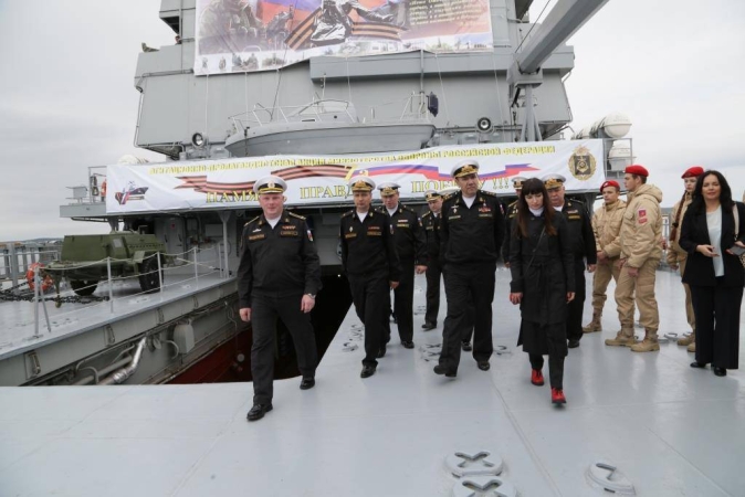 „Siła w prawdzie” i dzieci w mundurach. Rosyjska propaganda wojskowa wyruszyła w rejs-GospodarkaMorska.pl