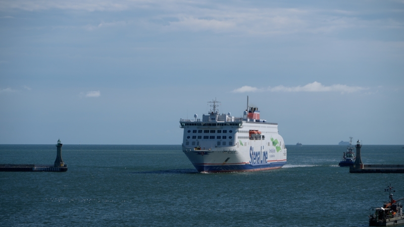 Próbne cumowanie nowego promu Steny Line w Porcie Gdynia [WIDEO, ZDJĘCIA] -GospodarkaMorska.pl
