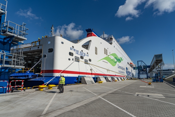 Próbne cumowanie nowego promu Steny Line w Porcie Gdynia [WIDEO, ZDJĘCIA] -GospodarkaMorska.pl