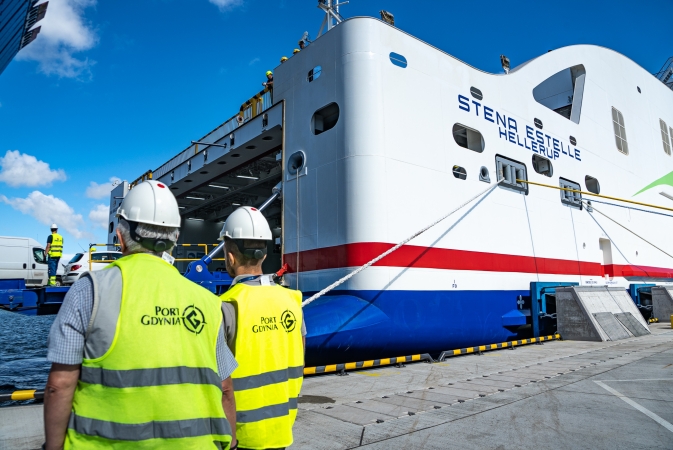 Próbne cumowanie nowego promu Steny Line w Porcie Gdynia [WIDEO, ZDJĘCIA] -GospodarkaMorska.pl
