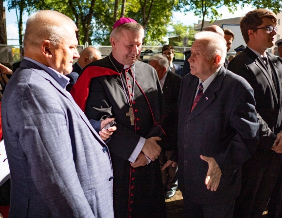 Port Gdańsk. Upamiętniono walkę portowców z reżimem komunistycznym [ZDJĘCIA]-GospodarkaMorska.pl