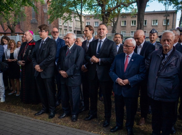 Port Gdańsk. Upamiętniono walkę portowców z reżimem komunistycznym [ZDJĘCIA]-GospodarkaMorska.pl