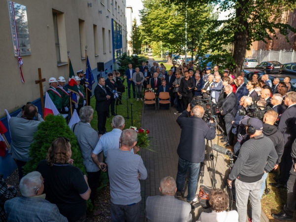 Port Gdańsk. Upamiętniono walkę portowców z reżimem komunistycznym [ZDJĘCIA]-GospodarkaMorska.pl