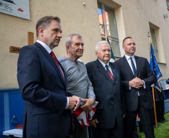 Port Gdańsk. Upamiętniono walkę portowców z reżimem komunistycznym [ZDJĘCIA]-GospodarkaMorska.pl