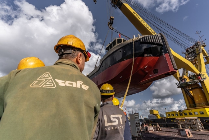 Safe. Kolejny holownik Shoalbuster zwodowany [WIDEO, ZDJĘCIA]-GospodarkaMorska.pl