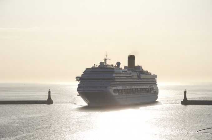 Costa Pacifica rozpoczęła sezon wycieczkowców w porcie Gdynia-GospodarkaMorska.pl