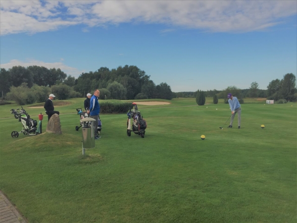 Morska Liga Golfa Postołowo 2022. Sprawdziliśmy, jak przebiega turniej [ZDJĘCIA]-GospodarkaMorska.pl