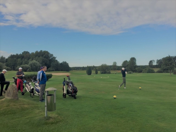 Morska Liga Golfa Postołowo 2022. Sprawdziliśmy, jak przebiega turniej [ZDJĘCIA]-GospodarkaMorska.pl