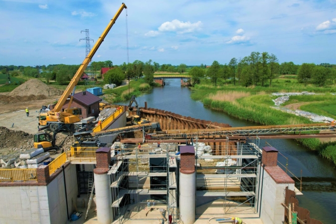 Wrota sztormowe na rzece Tudze na ukończeniu-GospodarkaMorska.pl