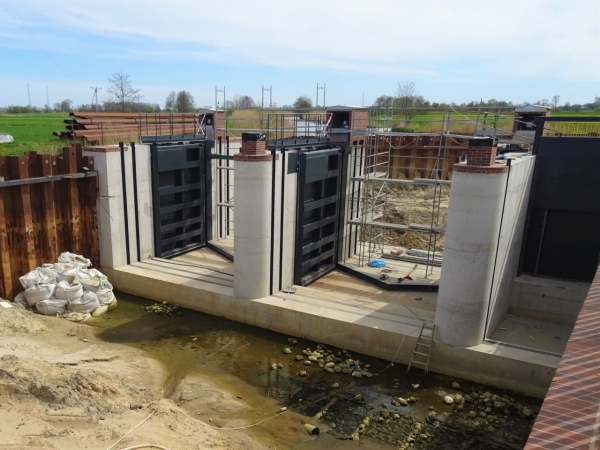 Wrota sztormowe na rzece Tudze na ukończeniu-GospodarkaMorska.pl