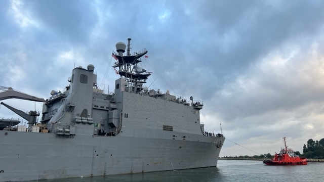 Amerykański desantowiec w Porcie Gdańsk. Jutro jeszcze większy w Porcie Gdynia [GALERIA]-GospodarkaMorska.pl