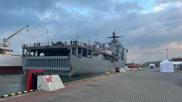 Amerykański desantowiec w Porcie Gdańsk. Jutro jeszcze większy w Porcie Gdynia [GALERIA]-GospodarkaMorska.pl