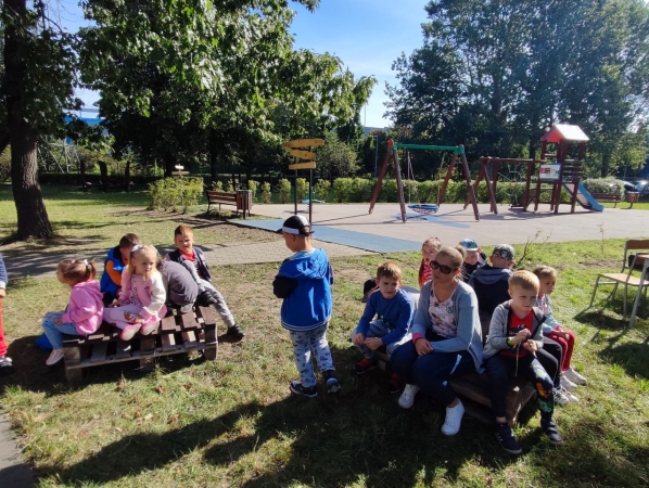 DCT Gdańsk wspiera sąsiadów. Kuchnia błotna już na placu zabaw SP nr 61 [WIDEO, ZDJĘCIA]-GospodarkaMorska.pl