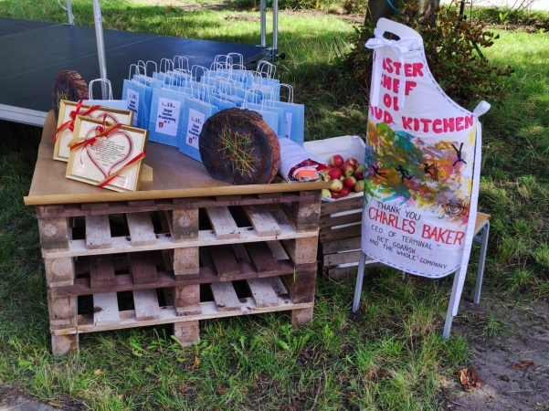 DCT Gdańsk wspiera sąsiadów. Kuchnia błotna już na placu zabaw SP nr 61 [WIDEO, ZDJĘCIA]-GospodarkaMorska.pl