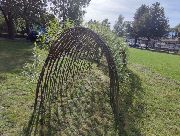 DCT Gdańsk wspiera sąsiadów. Kuchnia błotna już na placu zabaw SP nr 61 [WIDEO, ZDJĘCIA]-GospodarkaMorska.pl