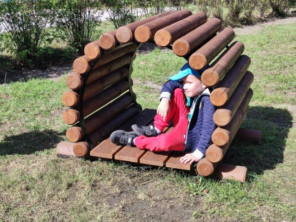 DCT Gdańsk wspiera sąsiadów. Kuchnia błotna już na placu zabaw SP nr 61 [WIDEO, ZDJĘCIA]-GospodarkaMorska.pl