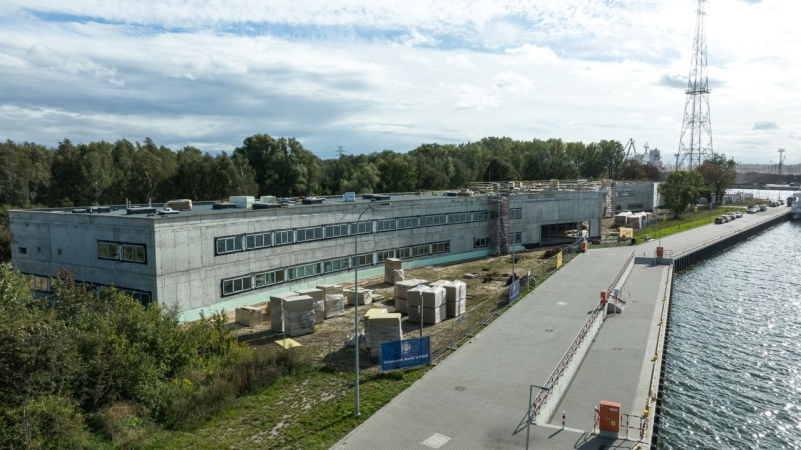 Centrum Offshore Uniwersytetu Morskiego w Gdyni za niecały rok. Wiecha zawieszona na budowie [WIDEO, ZDJĘCIA]-GospodarkaMorska.pl