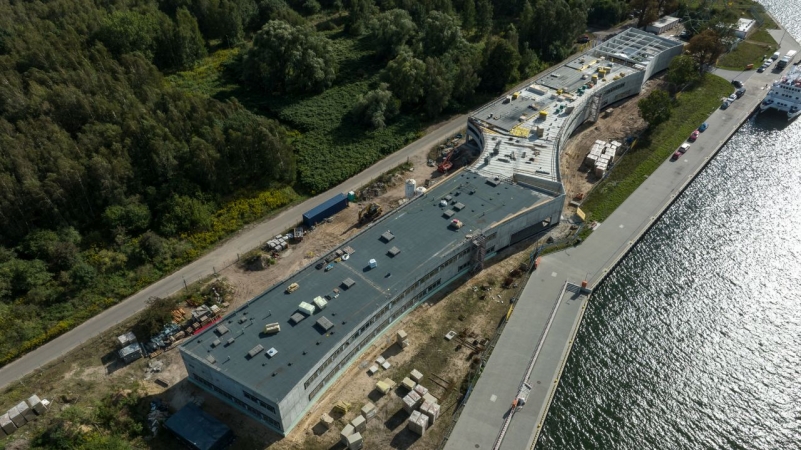 Centrum Offshore Uniwersytetu Morskiego w Gdyni za niecały rok. Wiecha zawieszona na budowie [WIDEO, ZDJĘCIA]-GospodarkaMorska.pl