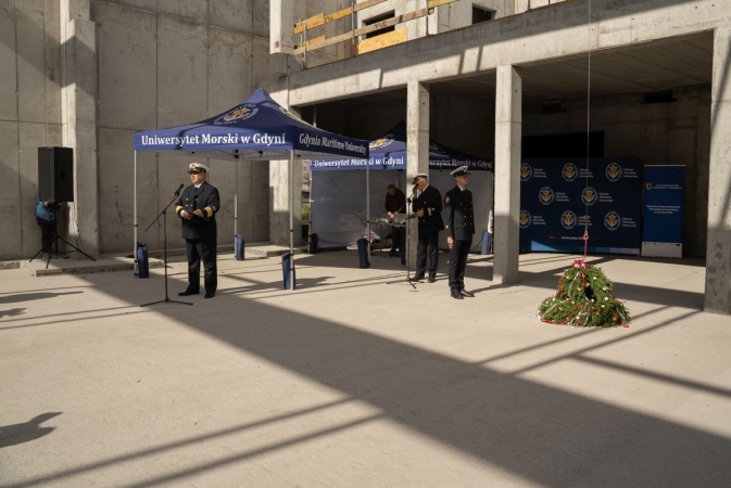 Centrum Offshore Uniwersytetu Morskiego w Gdyni za niecały rok. Wiecha zawieszona na budowie [WIDEO, ZDJĘCIA]-GospodarkaMorska.pl