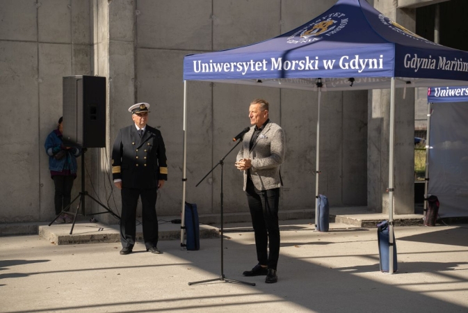 Centrum Offshore Uniwersytetu Morskiego w Gdyni za niecały rok. Wiecha zawieszona na budowie [WIDEO, ZDJĘCIA]-GospodarkaMorska.pl