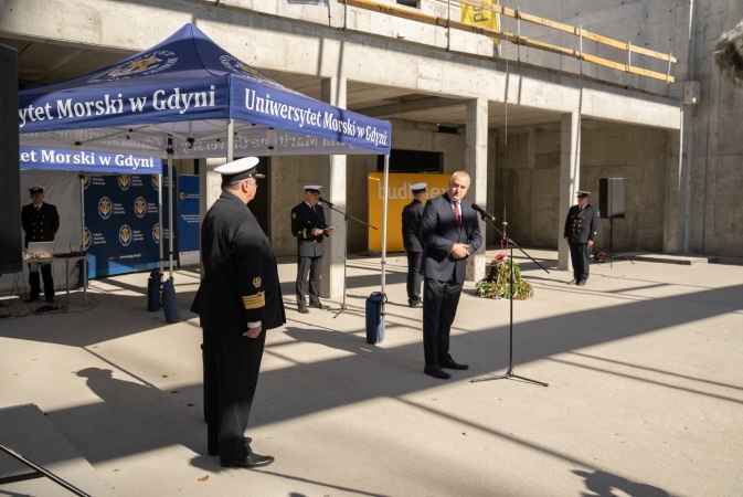 Centrum Offshore Uniwersytetu Morskiego w Gdyni za niecały rok. Wiecha zawieszona na budowie [WIDEO, ZDJĘCIA]-GospodarkaMorska.pl