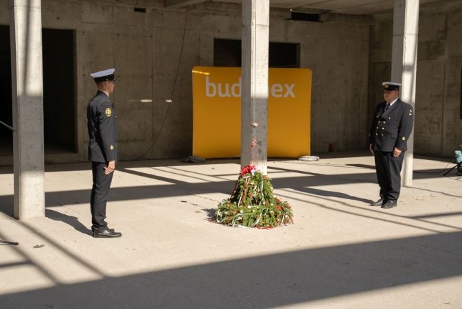 Centrum Offshore Uniwersytetu Morskiego w Gdyni za niecały rok. Wiecha zawieszona na budowie [WIDEO, ZDJĘCIA]-GospodarkaMorska.pl