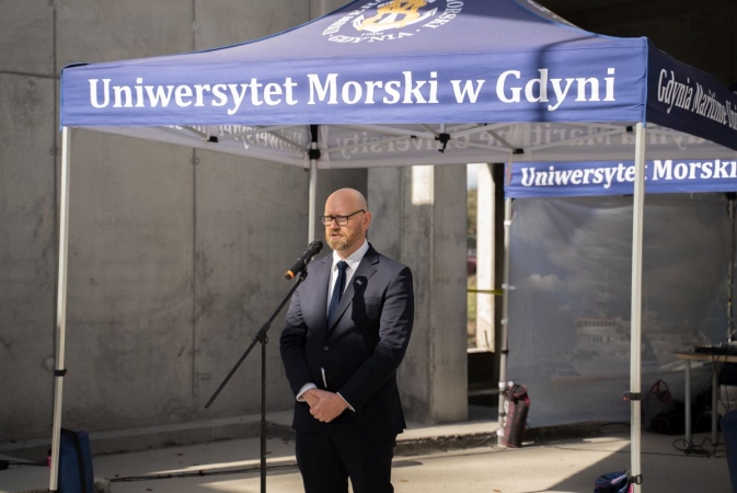 Centrum Offshore Uniwersytetu Morskiego w Gdyni za niecały rok. Wiecha zawieszona na budowie [WIDEO, ZDJĘCIA]-GospodarkaMorska.pl