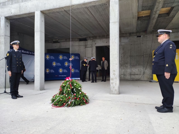 Centrum Offshore Uniwersytetu Morskiego w Gdyni za niecały rok. Wiecha zawieszona na budowie [WIDEO, ZDJĘCIA]-GospodarkaMorska.pl