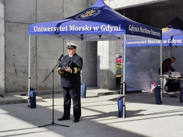 Centrum Offshore Uniwersytetu Morskiego w Gdyni za niecały rok. Wiecha zawieszona na budowie [WIDEO, ZDJĘCIA]-GospodarkaMorska.pl