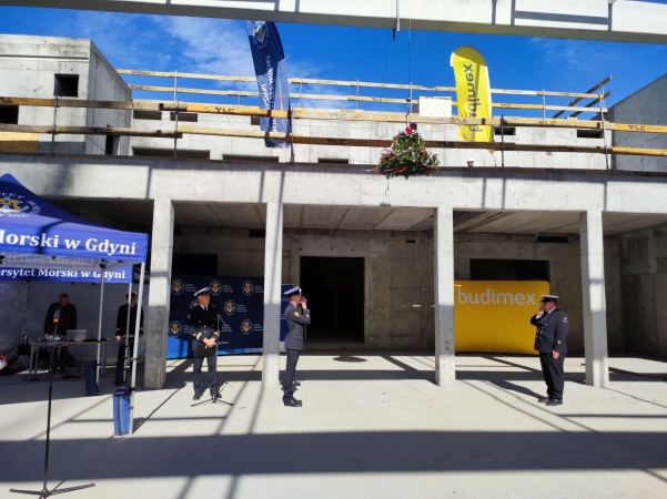 Centrum Offshore Uniwersytetu Morskiego w Gdyni za niecały rok. Wiecha zawieszona na budowie [WIDEO, ZDJĘCIA]-GospodarkaMorska.pl