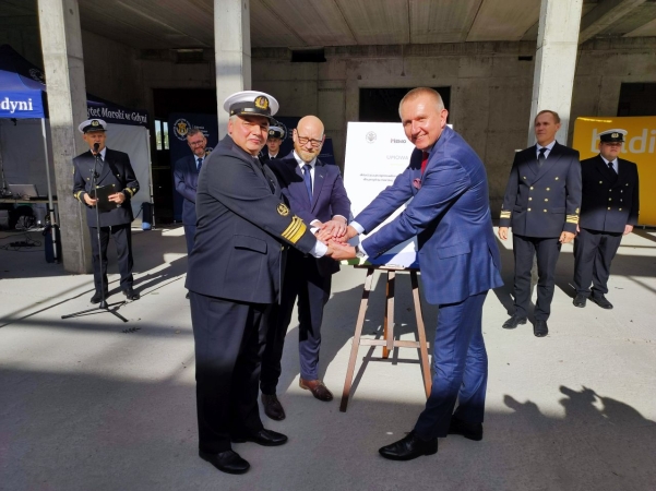 Centrum Offshore Uniwersytetu Morskiego w Gdyni za niecały rok. Wiecha zawieszona na budowie [WIDEO, ZDJĘCIA]-GospodarkaMorska.pl