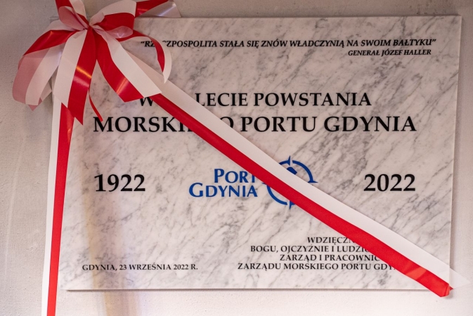 100-lecie Portu Gdynia. Wenda i Kwiatkowski upamiętnieni [WIDEO]-GospodarkaMorska.pl