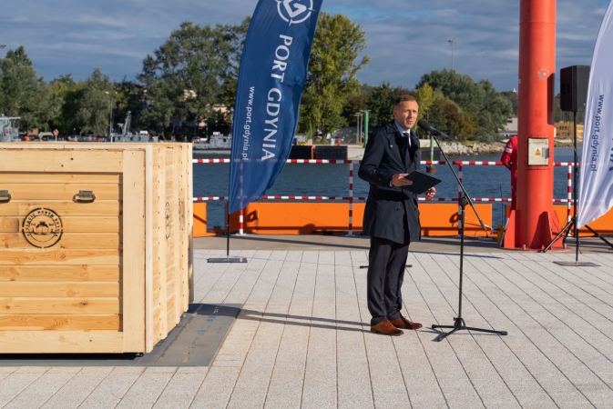 100-lecie Portu Gdynia. Wenda i Kwiatkowski upamiętnieni [WIDEO]-GospodarkaMorska.pl