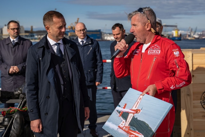100-lecie Portu Gdynia. Wenda i Kwiatkowski upamiętnieni [WIDEO]-GospodarkaMorska.pl