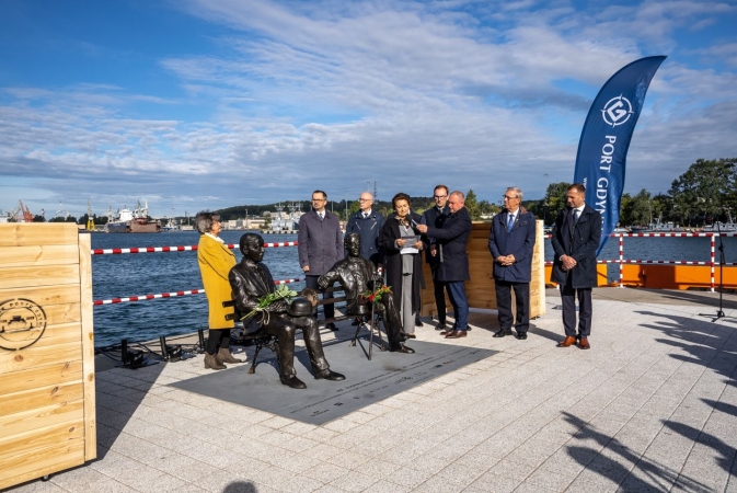 100-lecie Portu Gdynia. Wenda i Kwiatkowski upamiętnieni [WIDEO]-GospodarkaMorska.pl