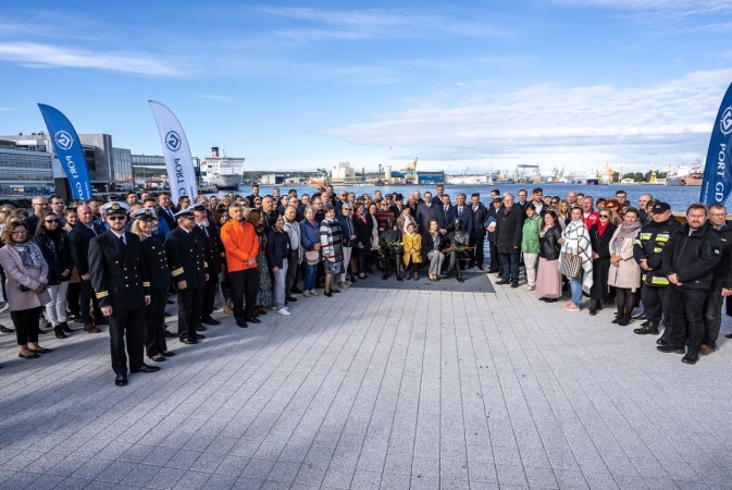 100-lecie Portu Gdynia. Wenda i Kwiatkowski upamiętnieni [WIDEO]-GospodarkaMorska.pl