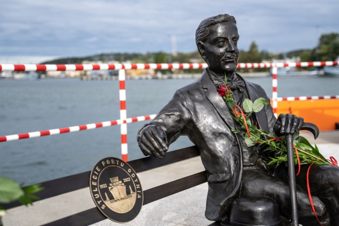 100-lecie Portu Gdynia. Wenda i Kwiatkowski upamiętnieni [WIDEO]-GospodarkaMorska.pl