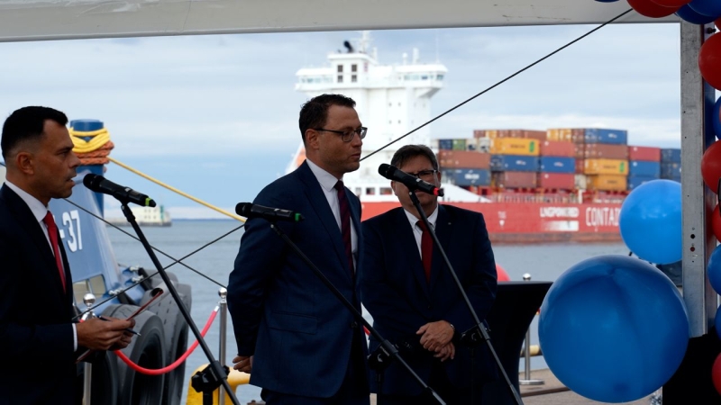 Fairplay-37 ochrzczony i gotowy do akcji [WIDEO, ZDJĘCIA]-GospodarkaMorska.pl