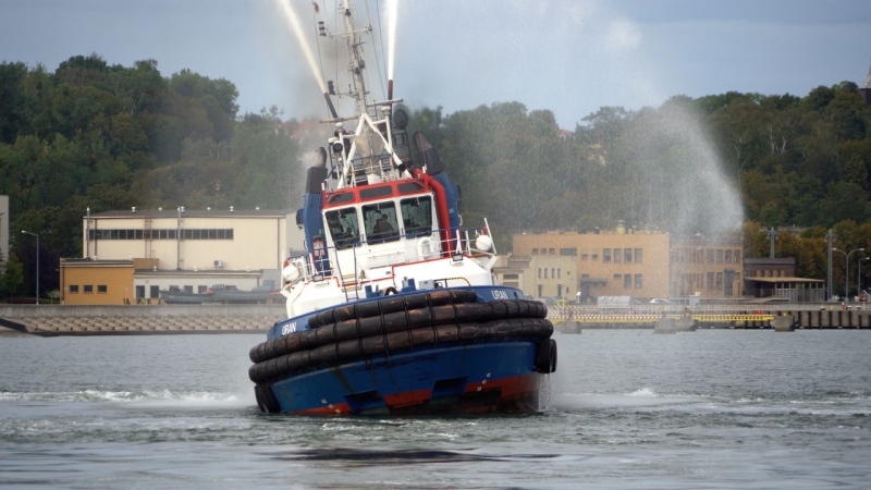Fairplay-37 ochrzczony i gotowy do akcji [WIDEO, ZDJĘCIA]-GospodarkaMorska.pl