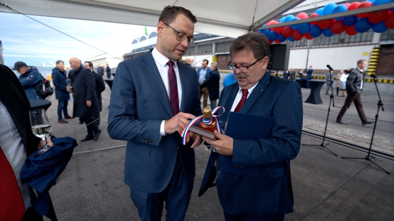 Fairplay-37 ochrzczony i gotowy do akcji [WIDEO, ZDJĘCIA]-GospodarkaMorska.pl