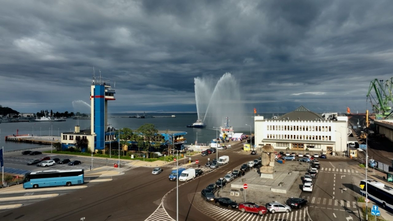 Fairplay-37 ochrzczony i gotowy do akcji [WIDEO, ZDJĘCIA]-GospodarkaMorska.pl