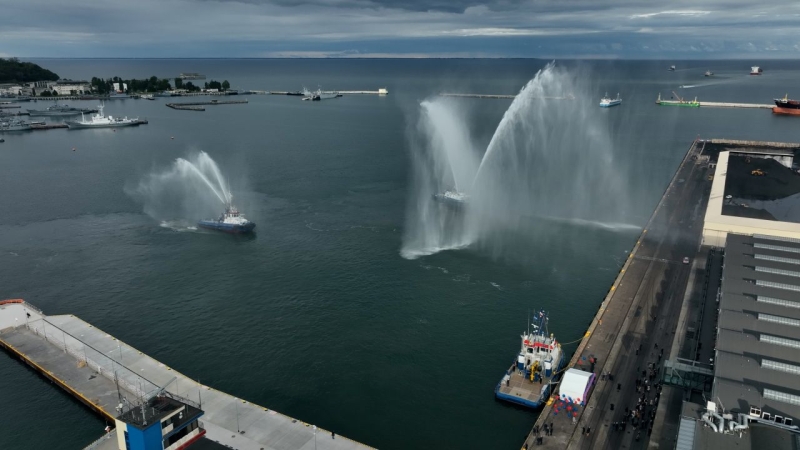 Fairplay-37 ochrzczony i gotowy do akcji [WIDEO, ZDJĘCIA]-GospodarkaMorska.pl