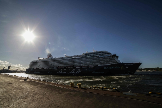 Luksusowy Mein Schiff 6 ponownie w gdyńskim porcie-GospodarkaMorska.pl
